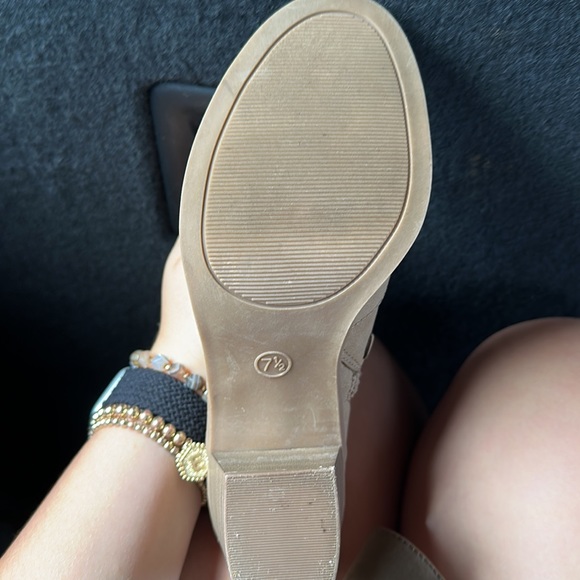 Universal Thread Tan/Brown Boots - Picture 4 of 4